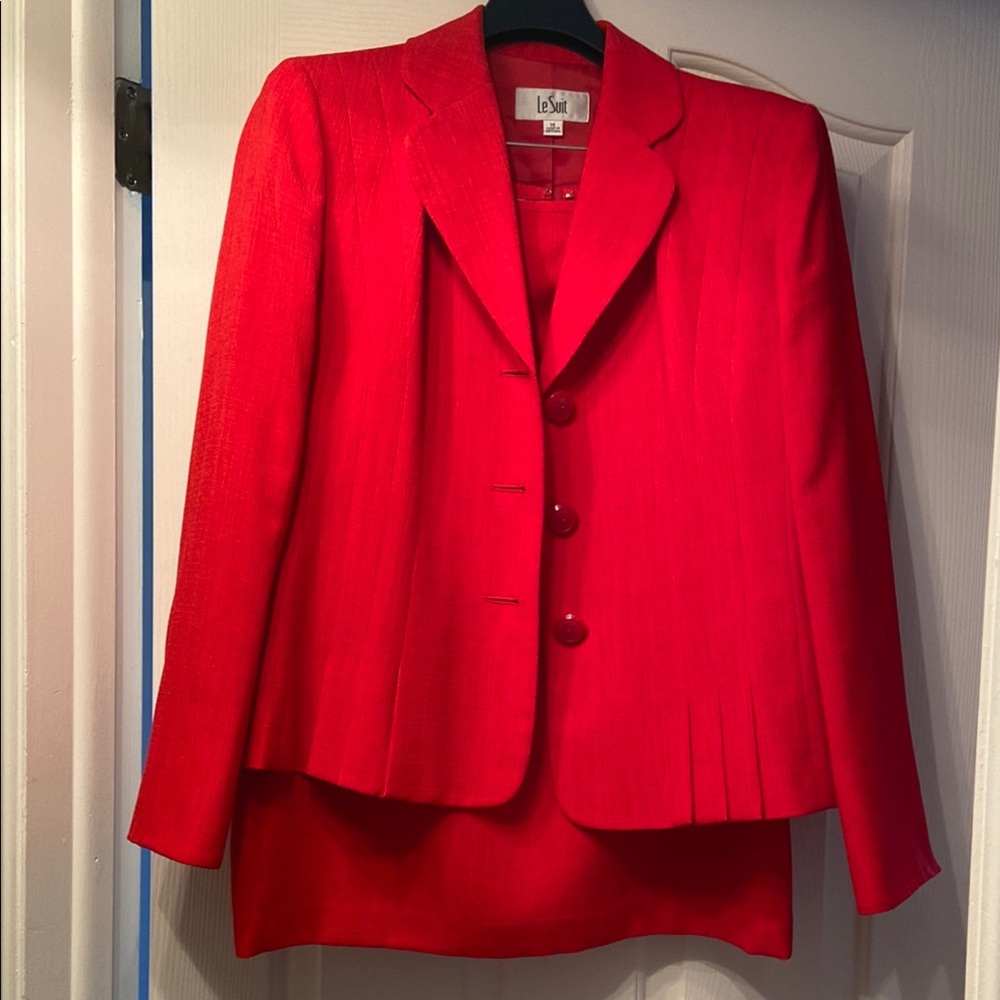 Le Suit Red Blazer Structured Fabric Tailored Style